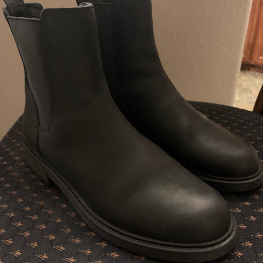 Clarks Chelsea Boots, size 7.5